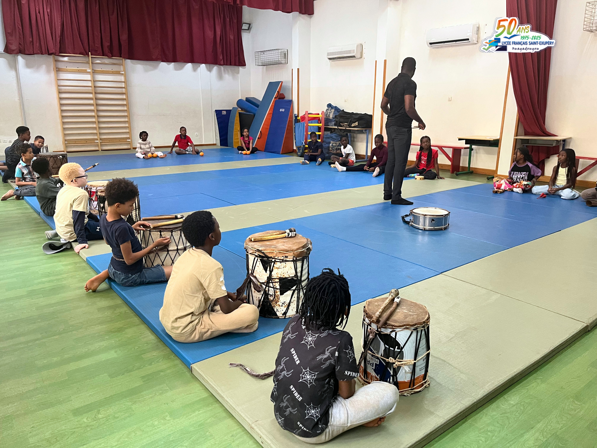 Lire la suite à propos de l’article Les élèves de CE2 à la découverte de la Batucada